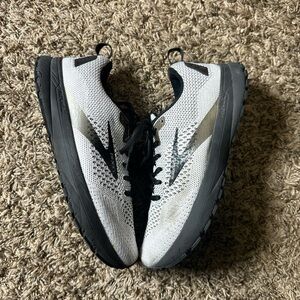 Brooks Revel 4 Women's White and Black Knit Mesh Running Sneakers Size 9